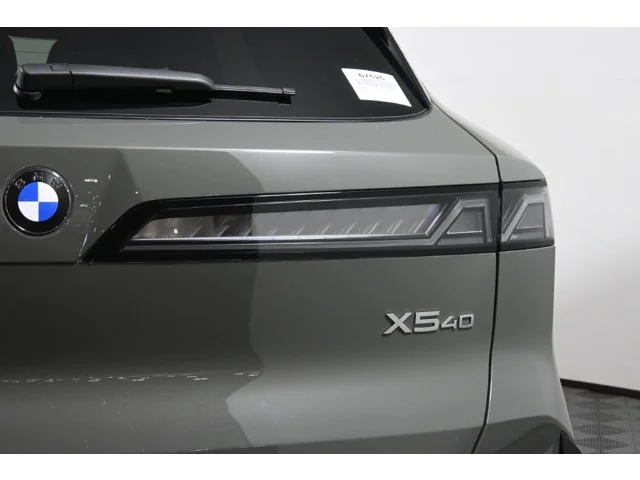 New 2027 Pine BMW 40 xDrive image 13