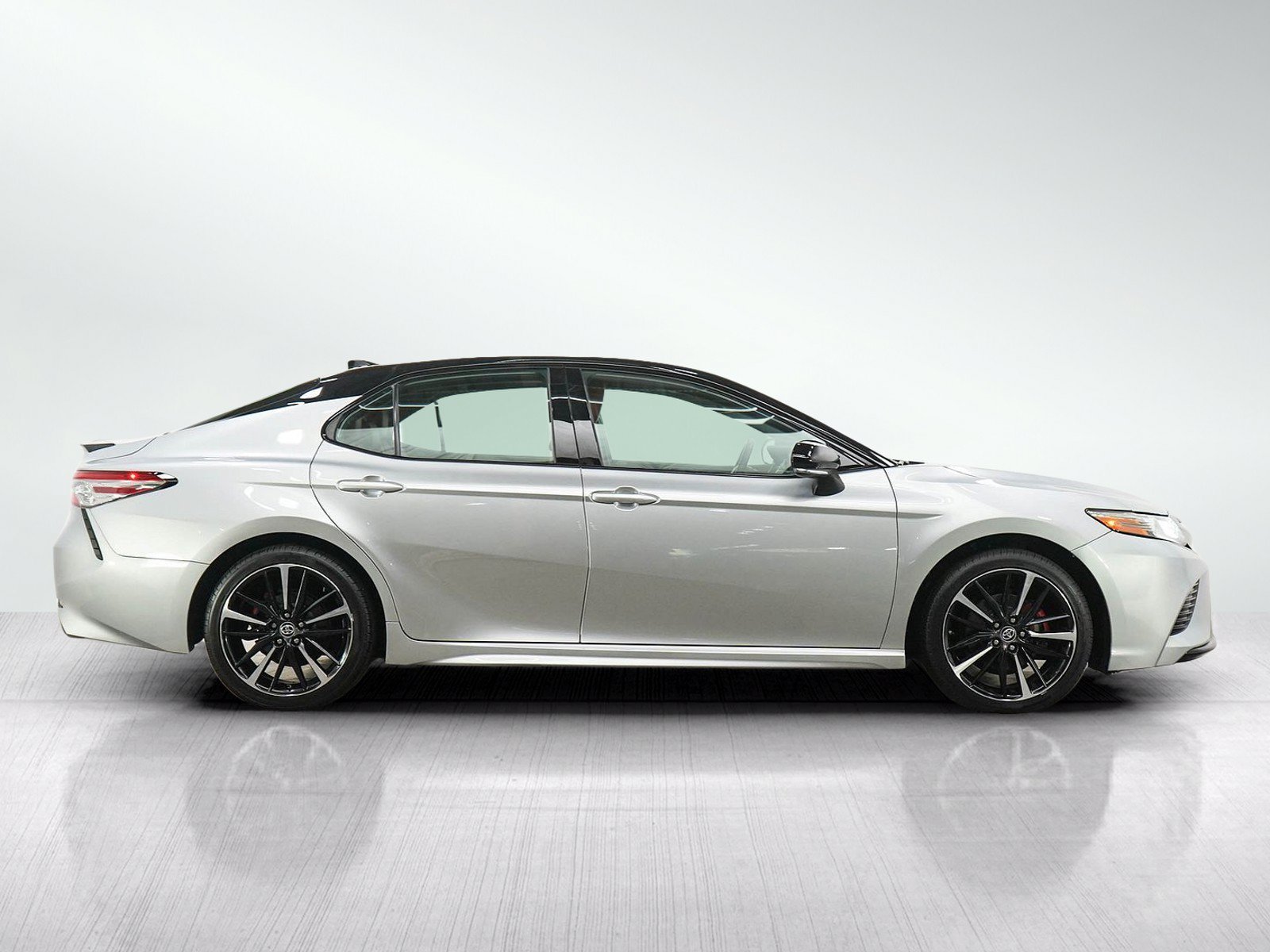Used 2019 Midnight Black Metallic Toyota Xse image 6