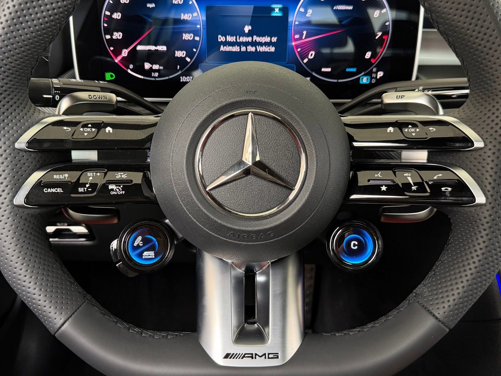 New 2026 MANUFAKTUR Moonlight White Metallic Mercedes-Benz AMG® C 43 4MATIC® Sedan image 33