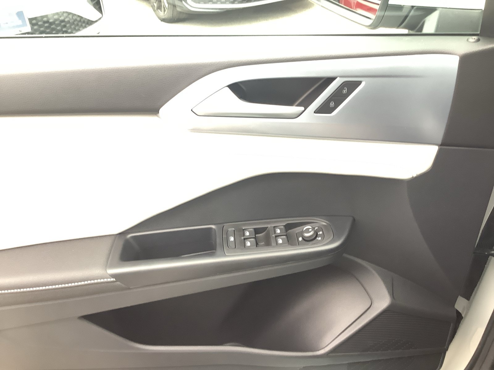 New 2026 Pure White Volkswagen SE image 28