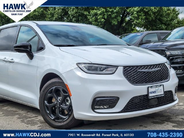 Used 2024 White Chrysler Select S Appearance image 2