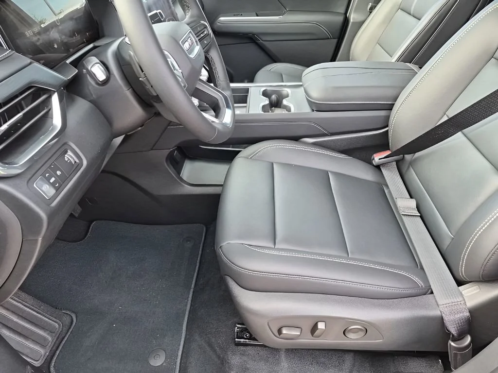 New 2026 Sterling Metallic GMC Elevation image 35