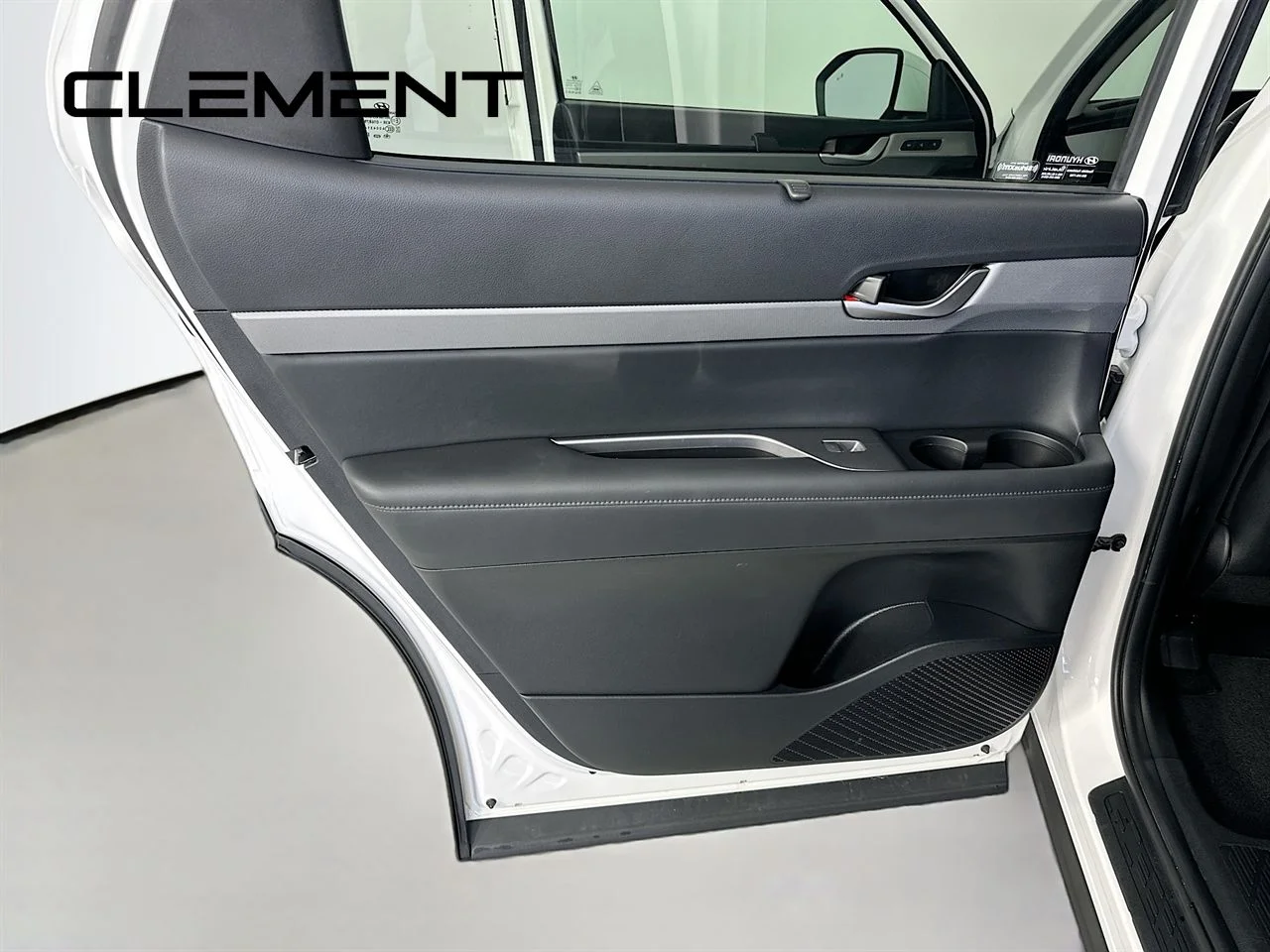 Used 2022 Hyper White Hyundai SEL image 31