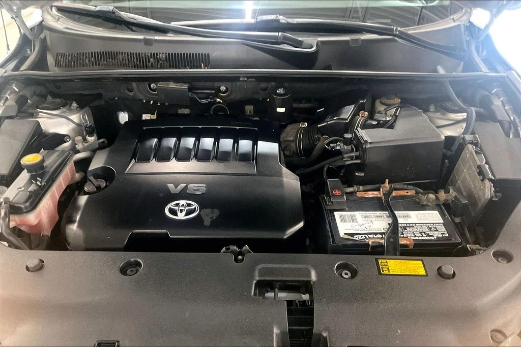 Used 2008 Silver Toyota Sport image 9
