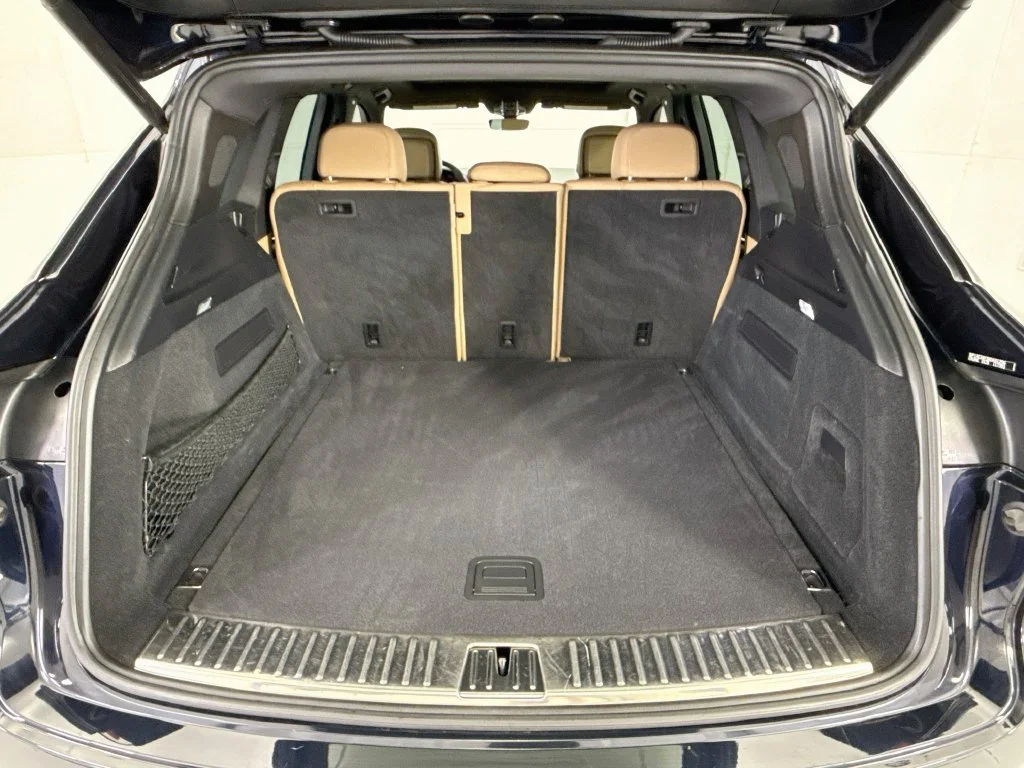 Used 2019  Porsche Base image 27