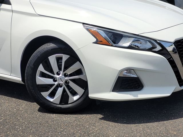 Used 2021 White Nissan 2.5 S image 9