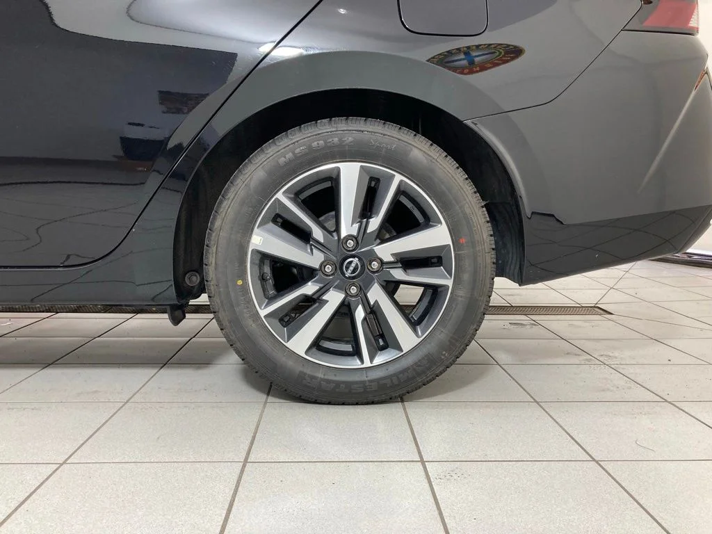 Used 2025 Black Nissan 1.6 SV image 26