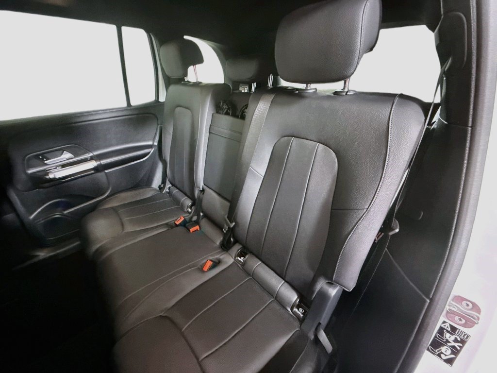 Used 2024 Polar White Mercedes-Benz GLB 250 image 20