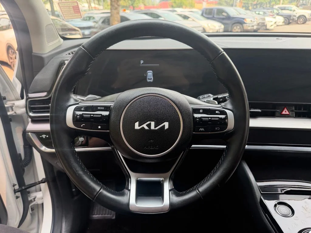Certified Used 2025 Snow White Pearl Kia EX image 12