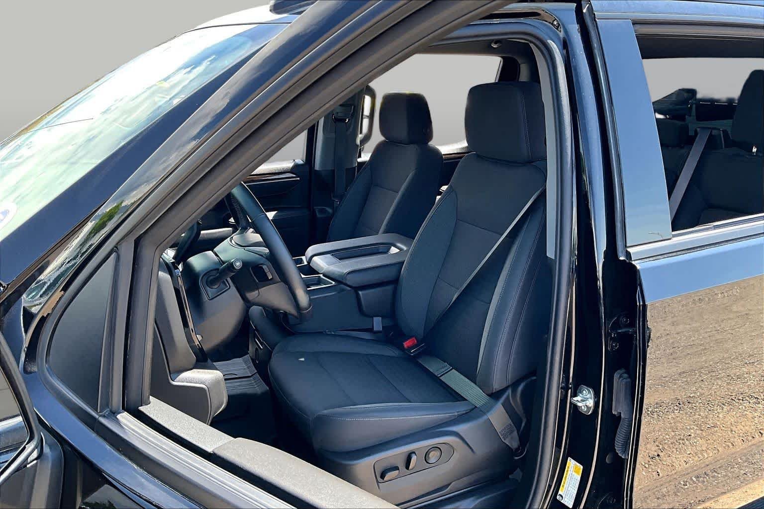 Used 2026 Onyx Black GMC Elevation image 6
