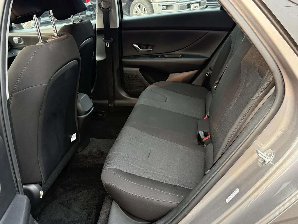 Used 2023  Hyundai SE image 14