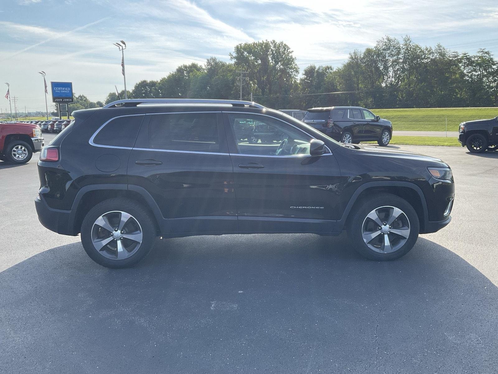 Used 2019 Diamond Black Crystal Pearlcoat Jeep Limited image 5