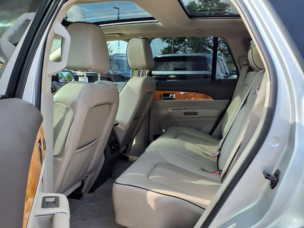 Used 2013 Silver Lincoln Base image 10