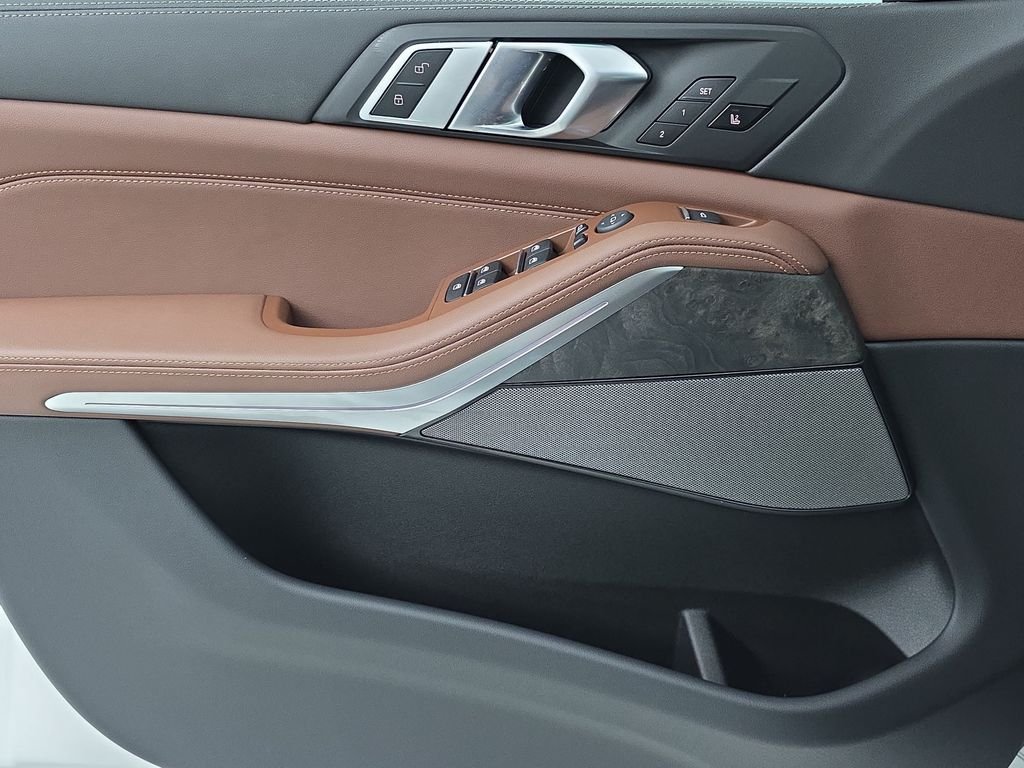 New 2026 Mineral White Metallic BMW xDrive40i image 26
