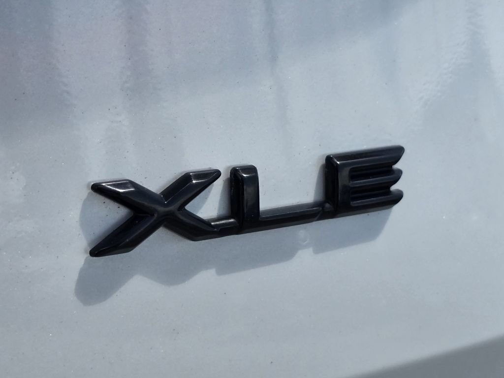 Used 2024 Wind Chill Pearl Toyota XLE image 24