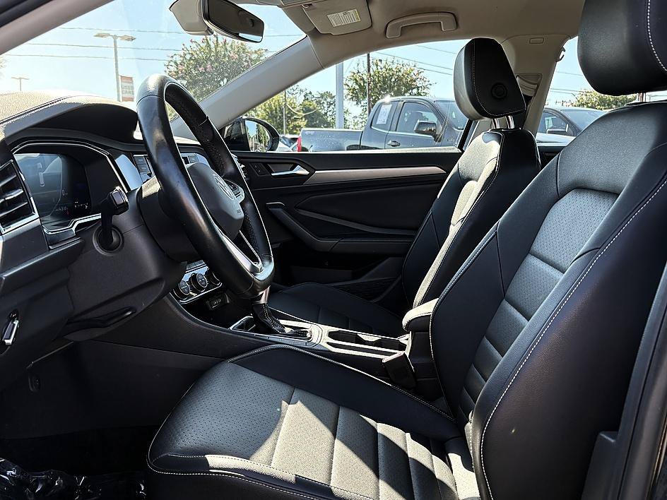 Used 2024 Black Volkswagen SE image 9