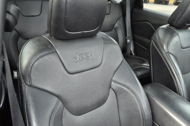 Used 2022 Gray Jeep Limited image 22