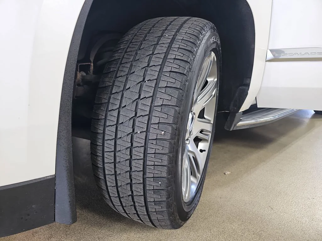 Used 2018 White Cadillac Luxury image 39
