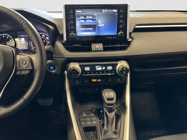 Used 2020 Silver Toyota XLE image 12