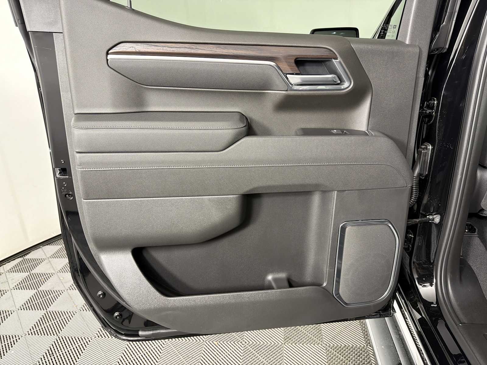 2026 GMC Sierra 1500 SLT - Photo 19