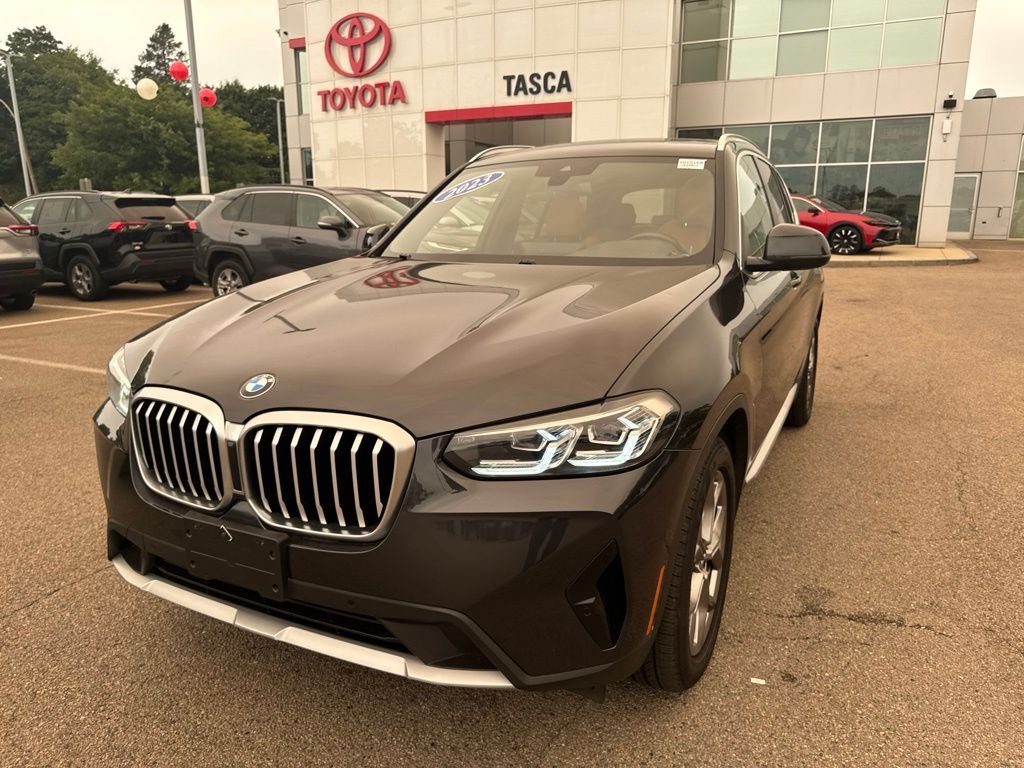 Used 2023 Gray BMW xDrive30i image 2
