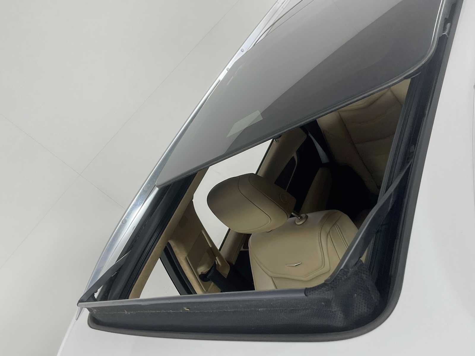 Used 2019 Crystal White Tricoat Cadillac Platinum AWD image 21