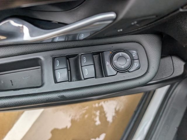 Used 2024 White GMC SLE image 20