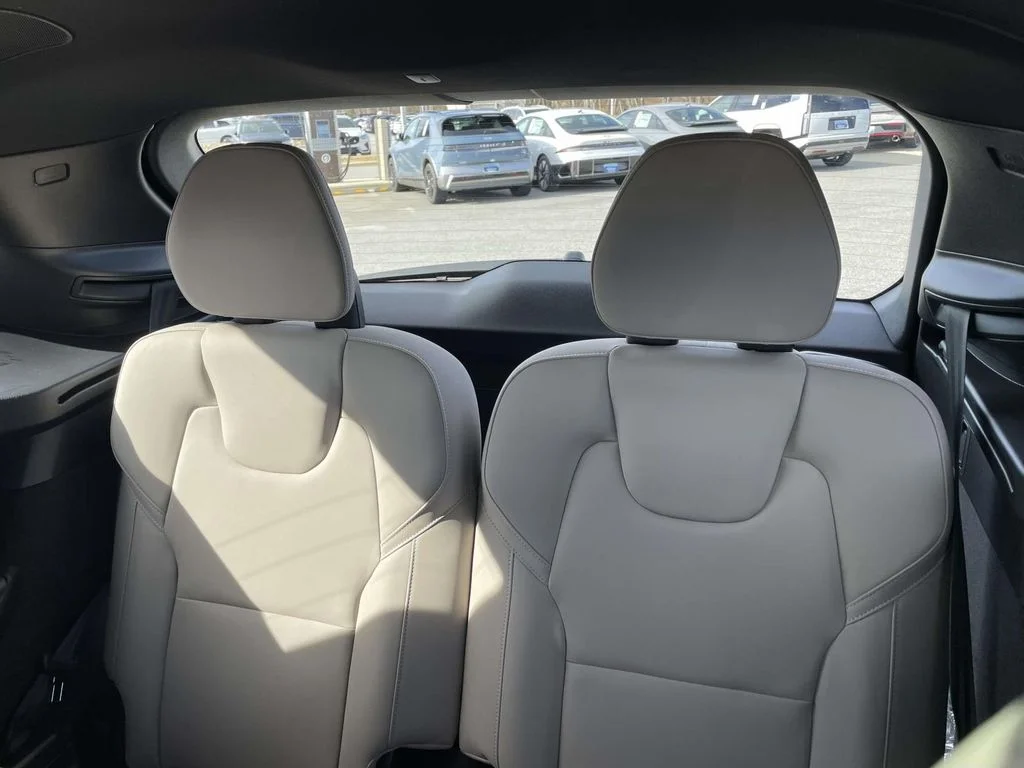 New 2026 Crystal White Volvo Plus image 5