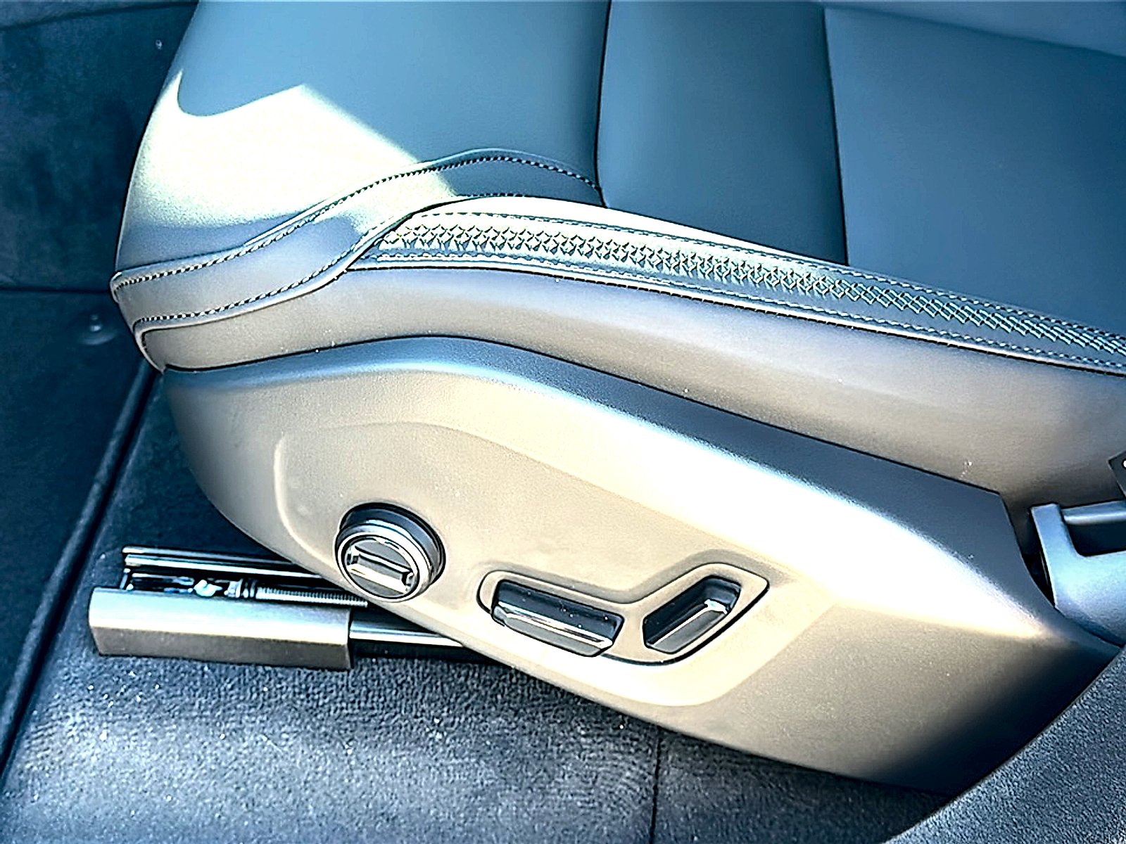 New 2026 Denim Blue Volvo Core image 12