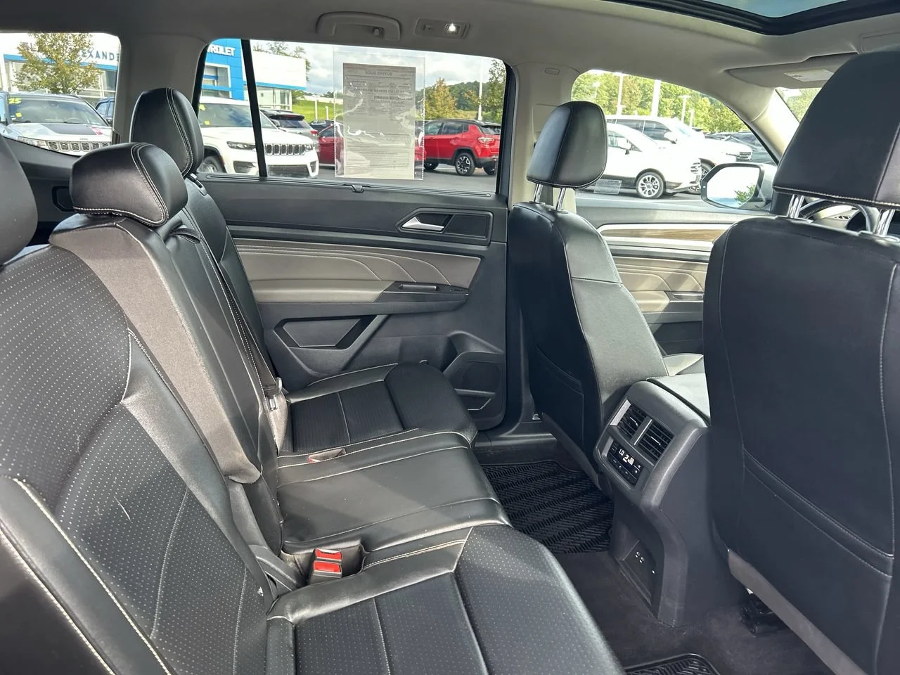 Used 2022 Gray Volkswagen 2.0T SEL image 17