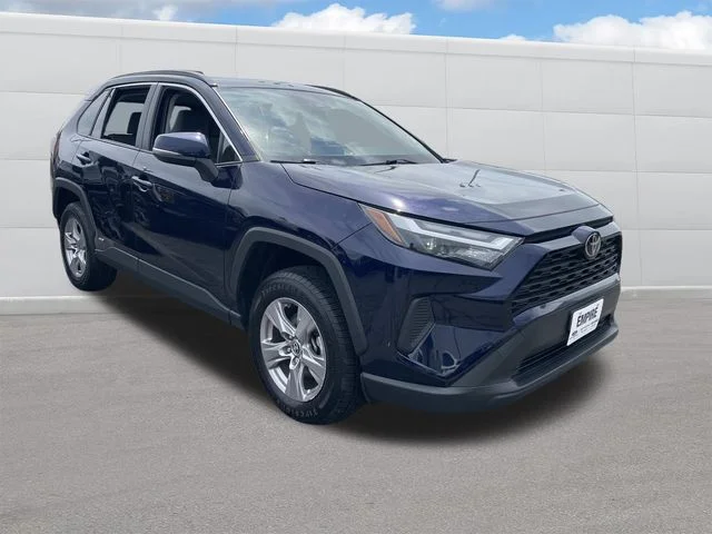 Certified Used 2025  Toyota XLE image 13