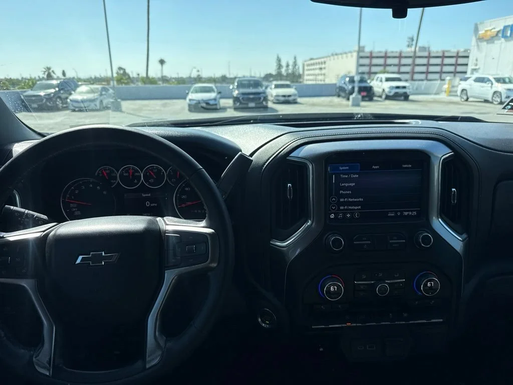 Used 2020 BLACK Chevrolet RST image 10