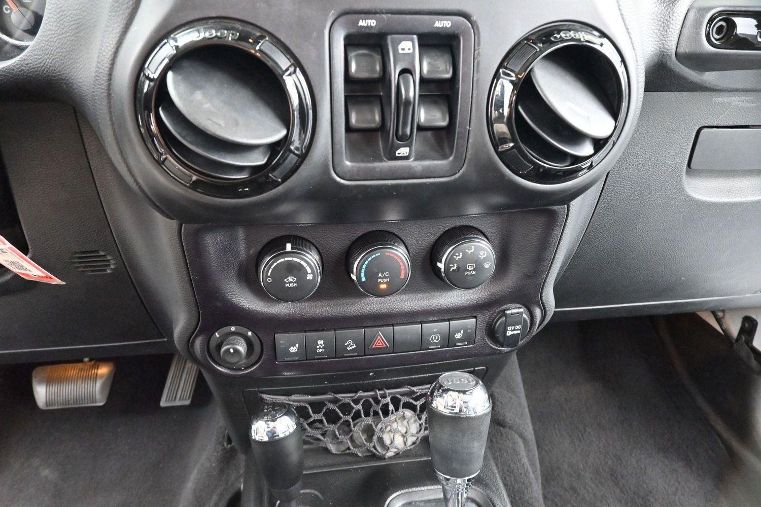 Used 2015 Bright White Clearcoat Jeep Altitude image 20