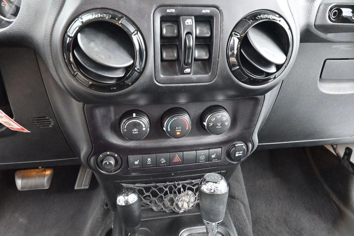 Used 2015 Bright White Clearcoat Jeep Altitude image 20