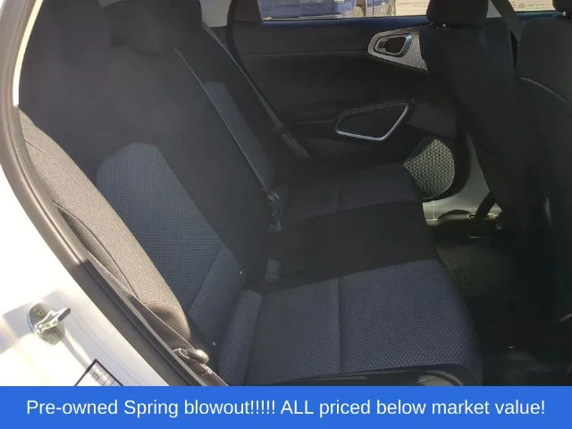 Used 2022 White Kia LX image 40