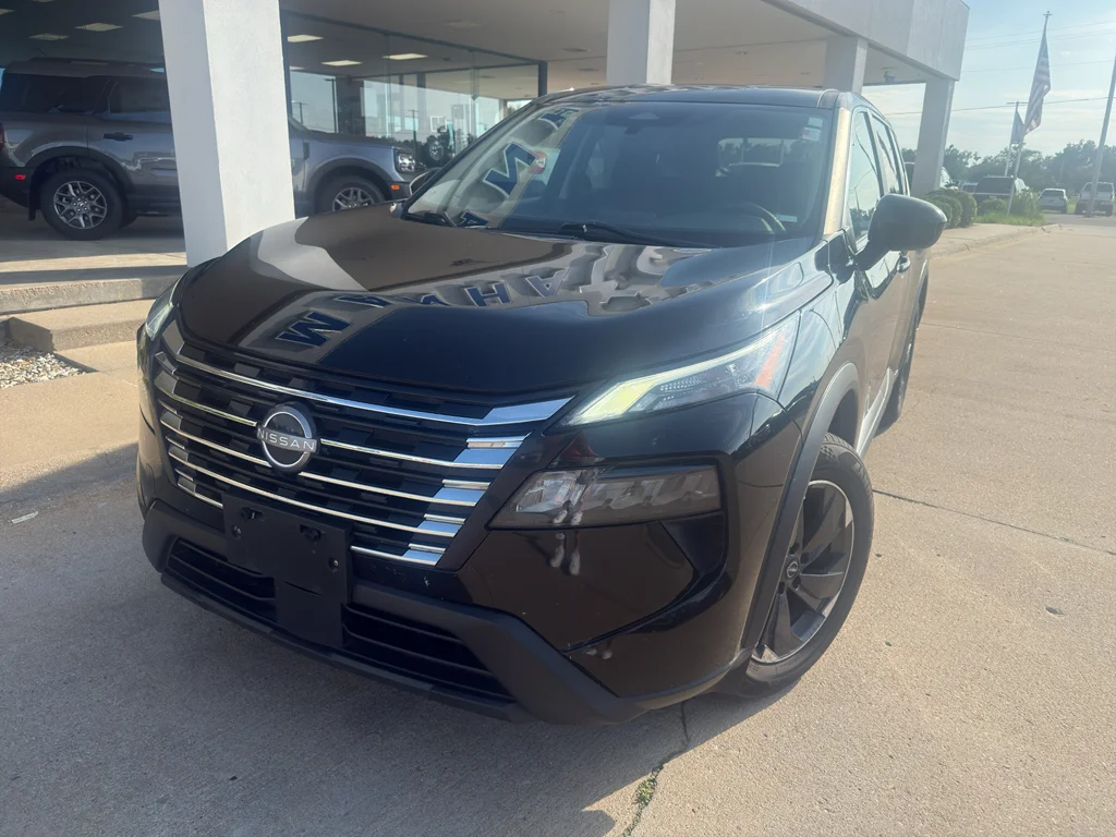 Used 2024 Super Black Nissan SV image 2