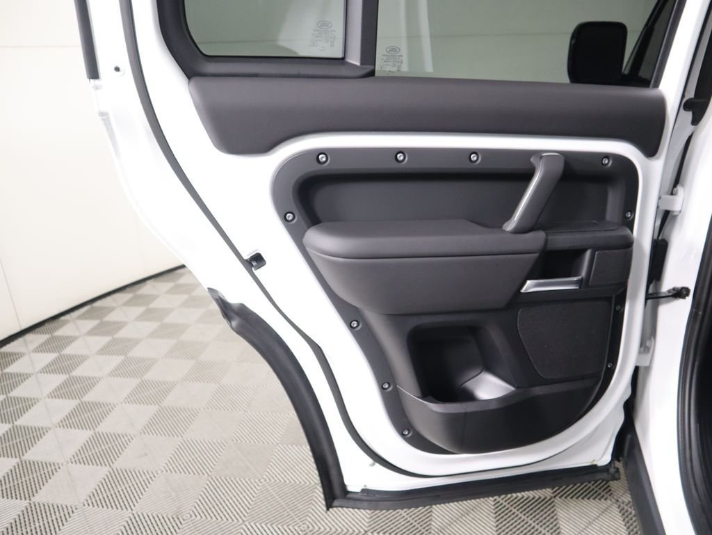 2025 Land Rover Defender S - Photo 28