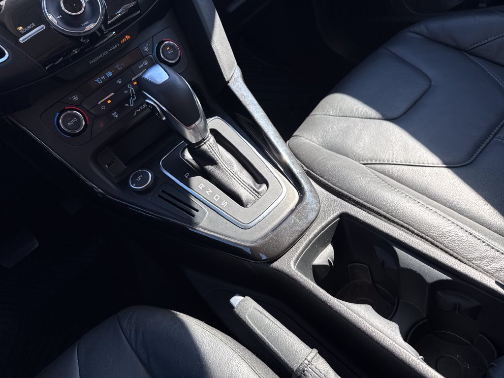 Used 2016  Ford Titanium image 30