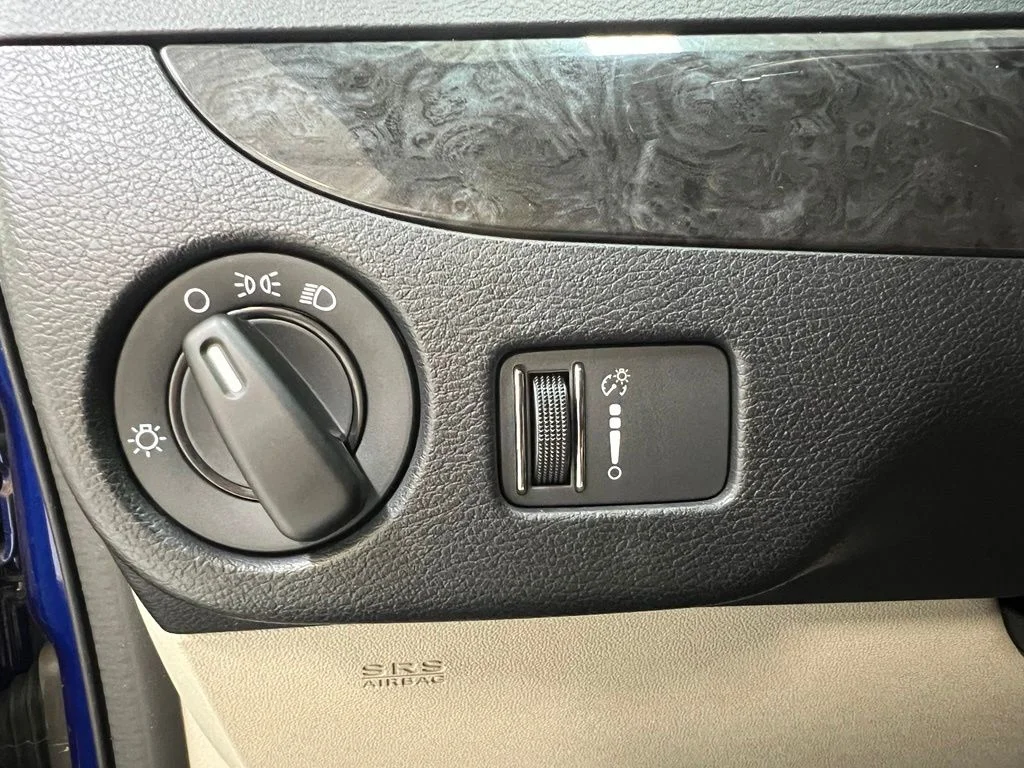 Used 2018 Blue Dodge SE image 18
