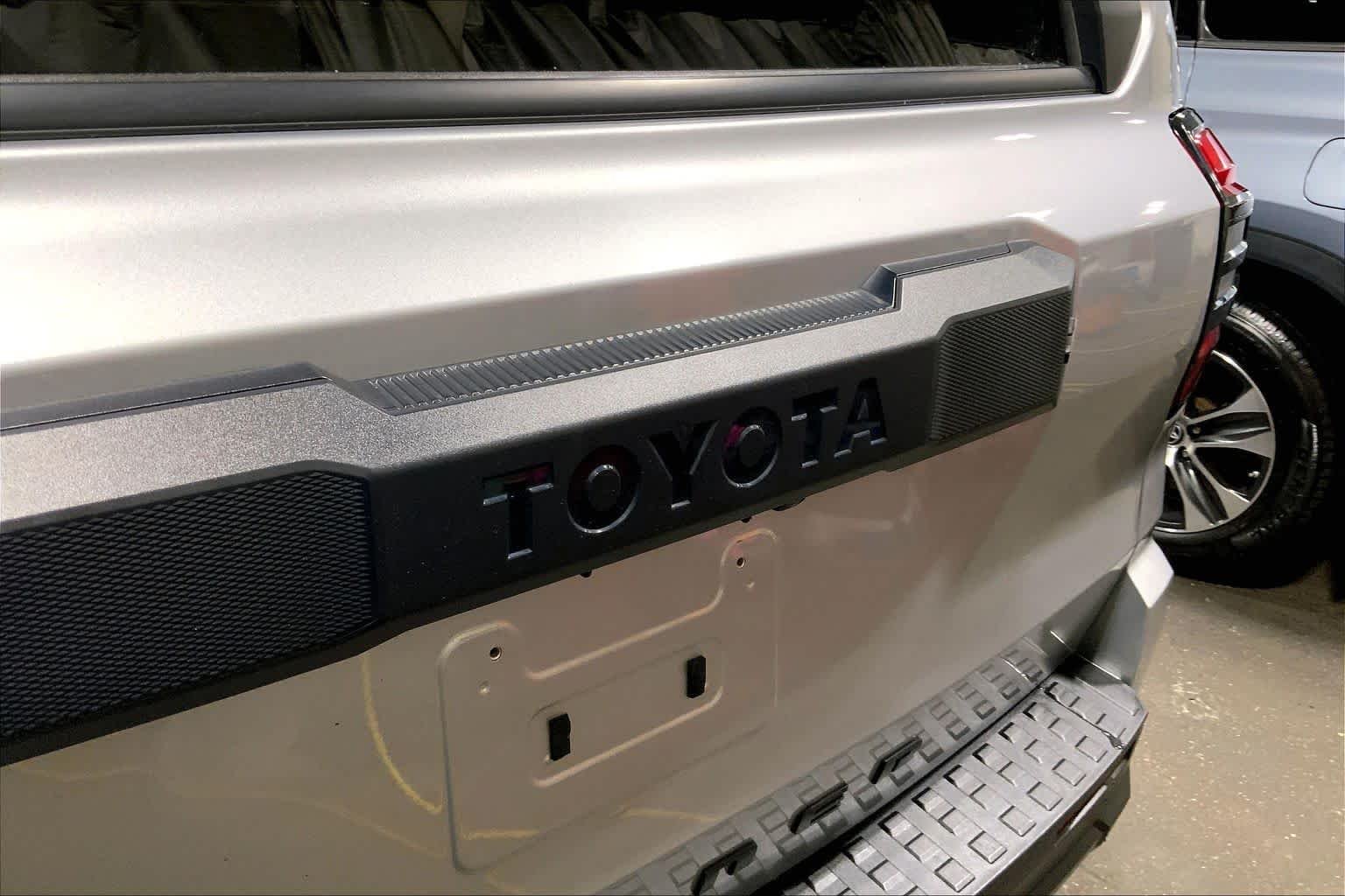 Used 2025 Cutting Edge Toyota SR5 image 31