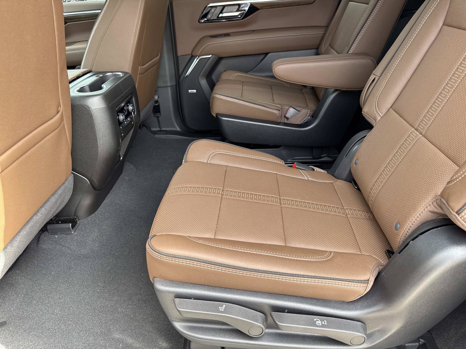 2026 Chevrolet Suburban High Country - Photo 10