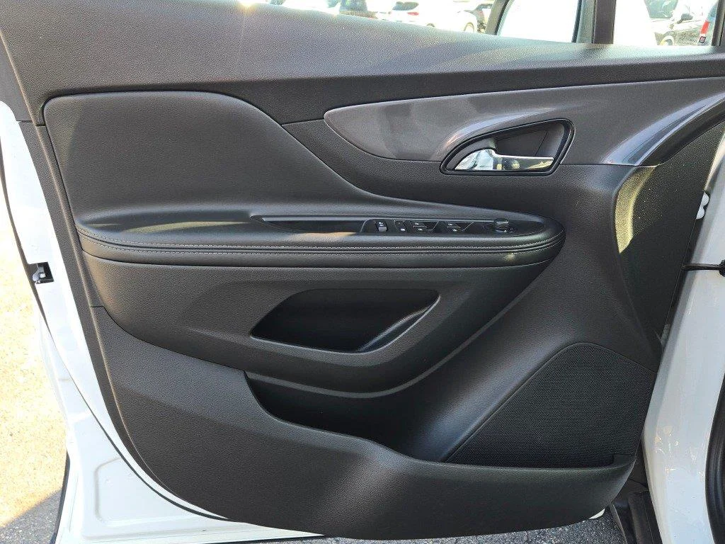 Used 2022 Summit White Buick Preferred image 18