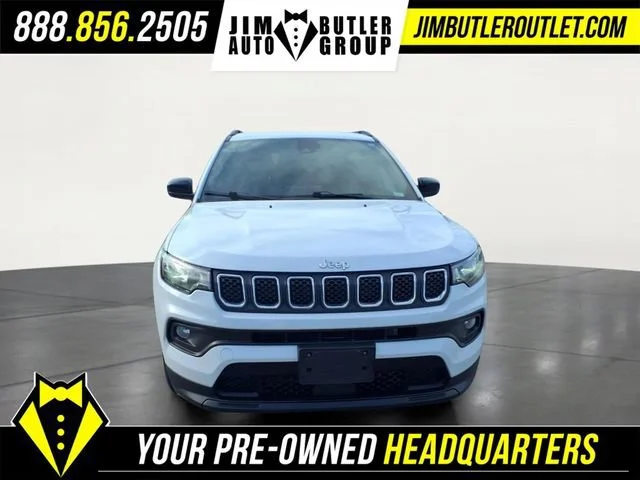 Used 2024  Jeep Latitude image 26