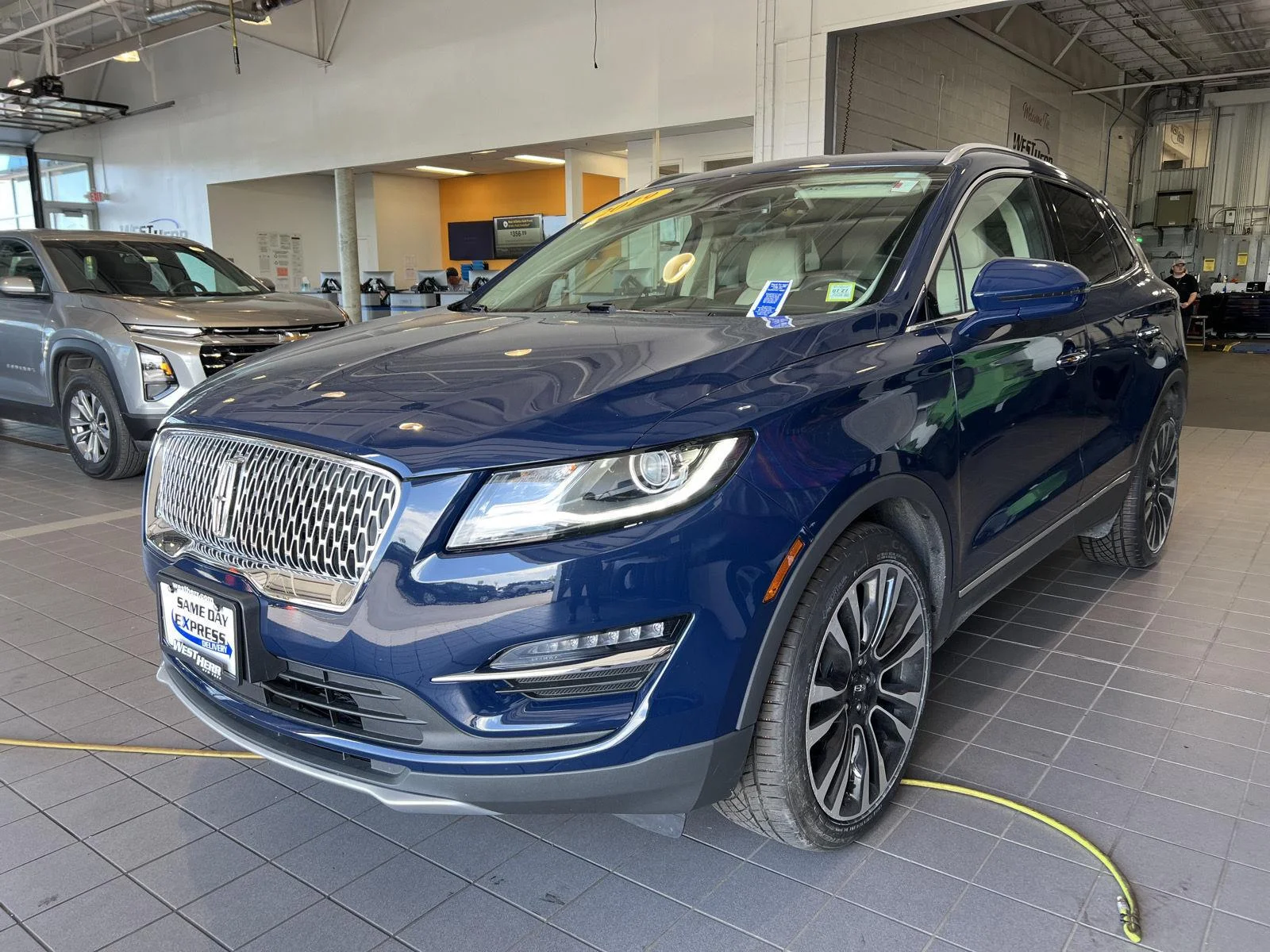 Used 2019  Lincoln Reserve image 4