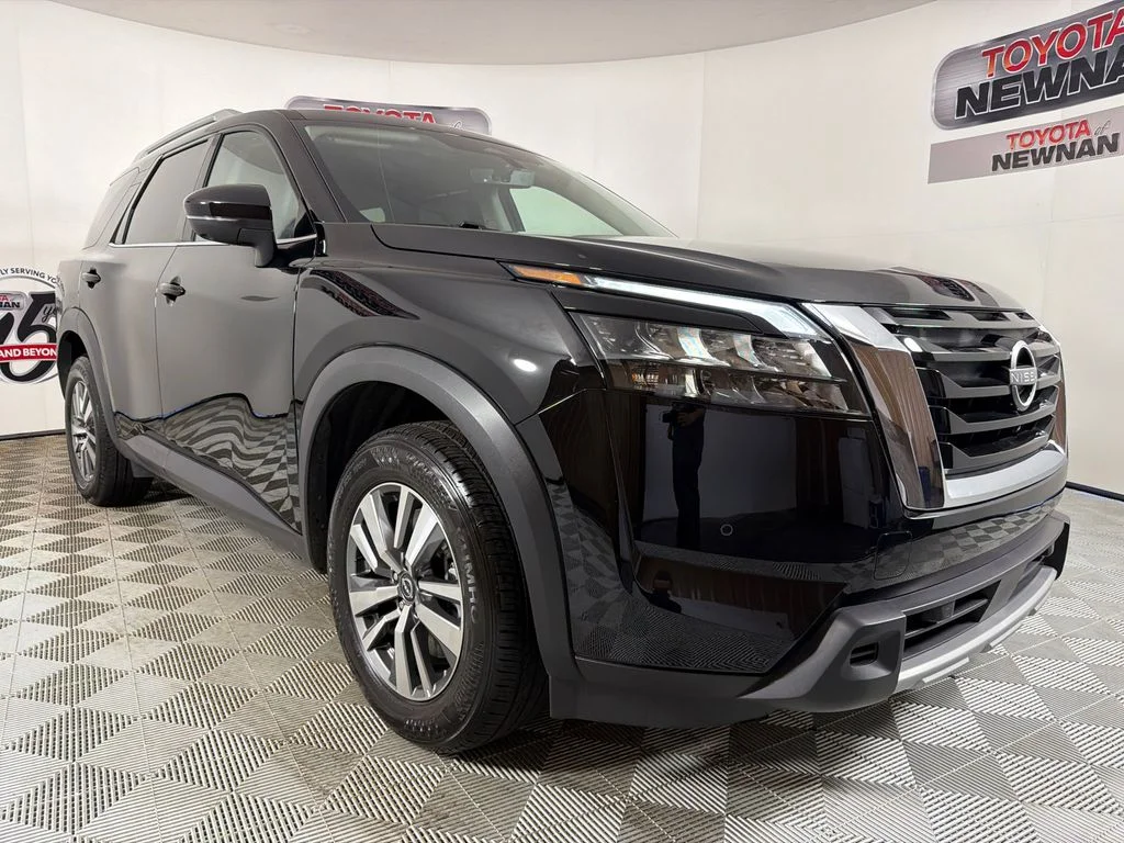 2025 Nissan Pathfinder SL 2WD's photo