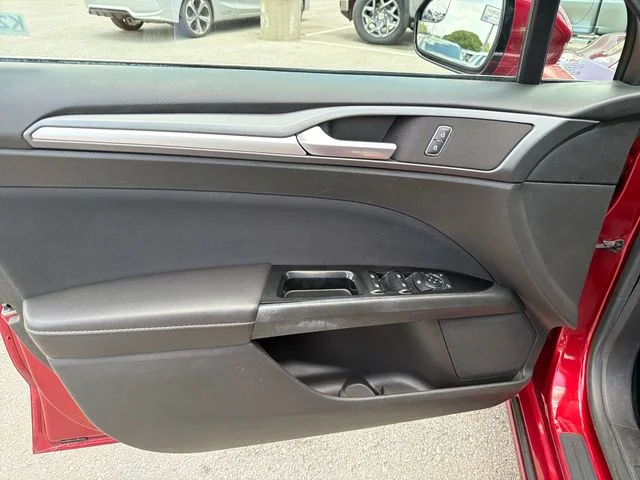 Used 2014 Red Ford SE image 16