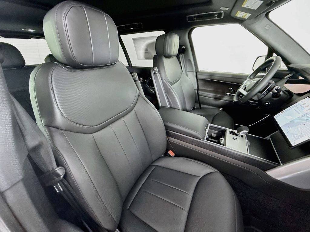 New 2026 Eiger Grey Land Rover SE image 28