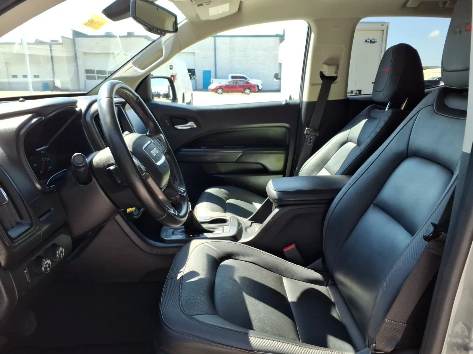 Used 2022 Satin Steel Metallic GMC 4WD AT4 with Leather image 24