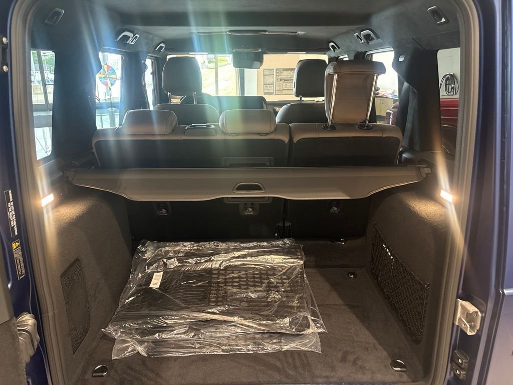 New 2026 MANUFAKTUR Exclusive Brilliant Blue Magno Mercedes-Benz AMG® G 63 SUV image 17