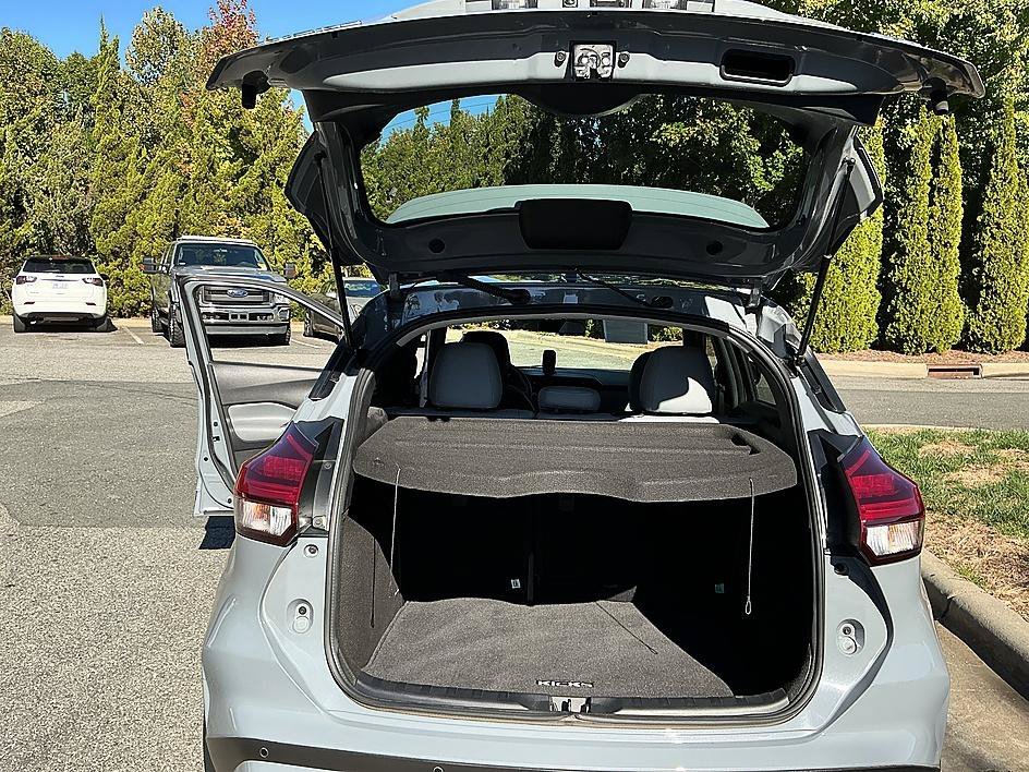 Used 2024 Boulder Gray Pearl Nissan SR image 25